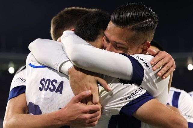Talleres ganó de local y sigue puntero.