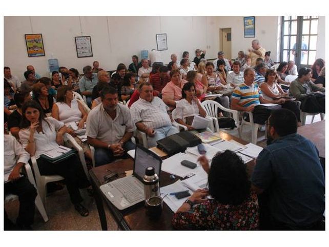 Los docentes deciden hoy si aceptan la oferta salarial o siguen los paros