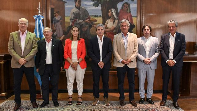 La Mesa de Enlace se reunió con Caputo y pidió que se extienda la baja de las retenciones más allá de junio