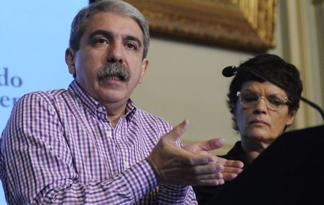 Aníbal Fernández y Elena Corregido presentaron dos proyectos que incluyen un registro nacional de deudores alimentarios.