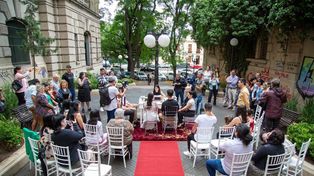 Este viernes, seis parejas, entre las que está la del intendente Pablo Javkin, se casarán en el pasaje Luetich.&nbsp;