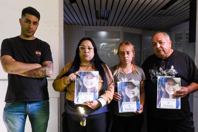 El núcleo duro de los afectos de Ivana Garcilazo, reclamando Justicia por su asesinato.