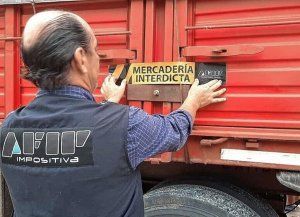 Trabajadores de Afip en Santa Fe manifestaron su preocupación por los despidos y desmintieron sueldos millonarios
