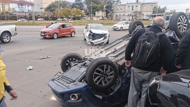 Impactante accidente en Alem y Belgrano: chocaron dos autos
