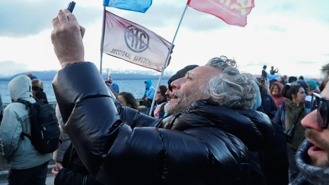 Fito Páez formó parte de la movilización de este jueves 6 de agosto en Bariloche