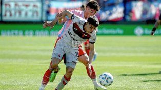 Tomás Galván, quien pasó por Colón en 2023, finalizó su préstamo con Vélez y se quedará en River.