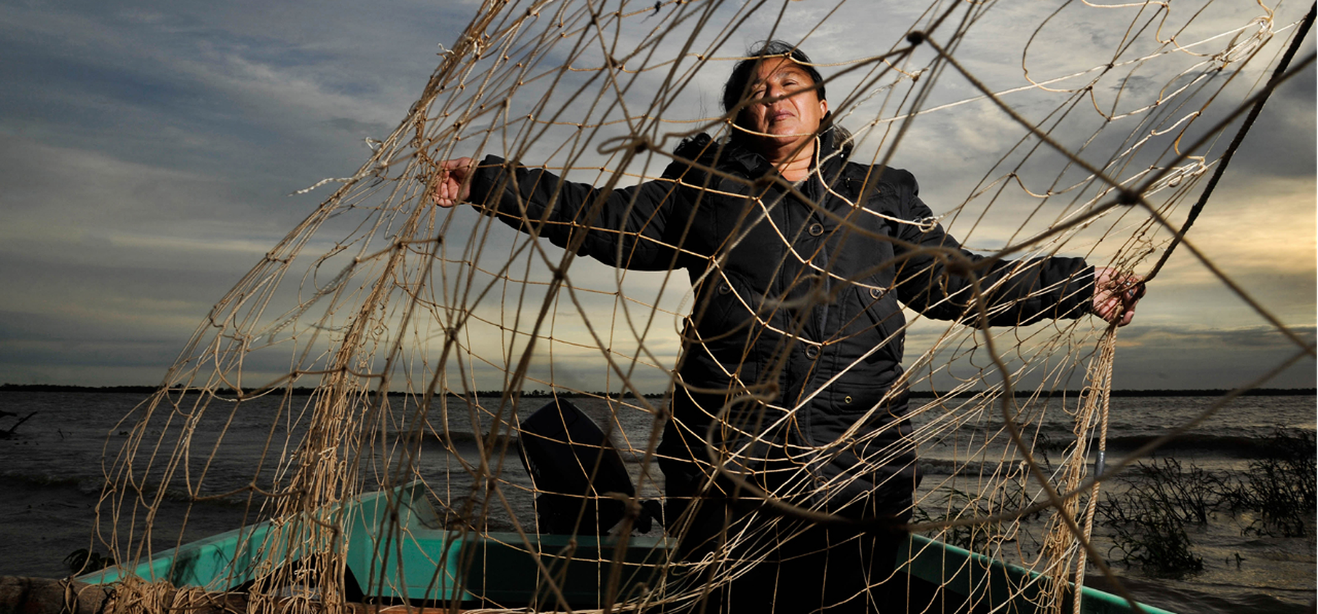 Domadoras del Paraná: las pescadoras que dan pelea a la bajante del río