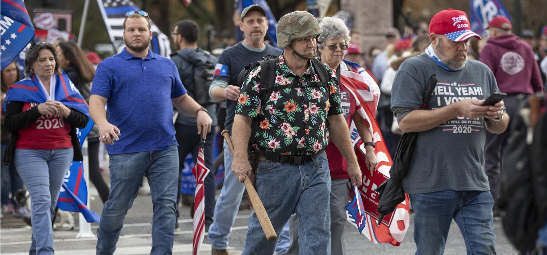 Partidarios del presidente Donald Trump asisten a un mitin de protesta por la victoria electoral del presidente electo Joe Biden, en Salt Lake City. Las agencias policiales en varios estados están monitoreando las amenazas de violencia a medida que las legislaturas regresaban a las sesiones y la nación se preparaba para la toma de posesión del presidente electo Joe Biden.