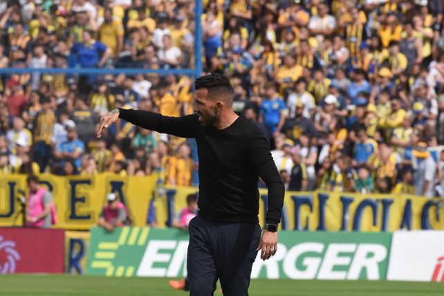 A Tevez no le queda otra que arreglársela con lo que tiene en este torneo. Aún no le encontró la vuelta al equipo.