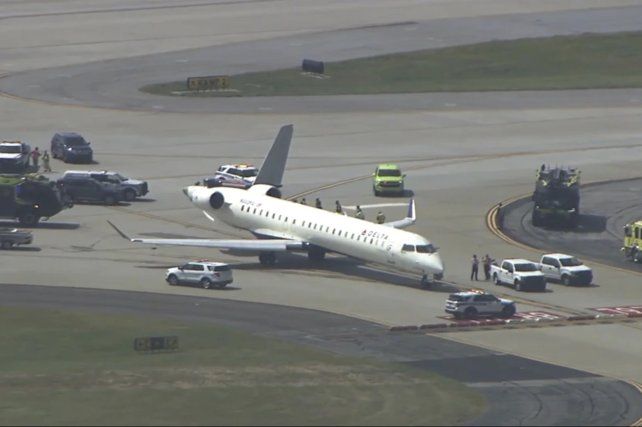 Dos aviones chocaron en pista en el aeropuerto de Atlanta y uno quedó sin cola