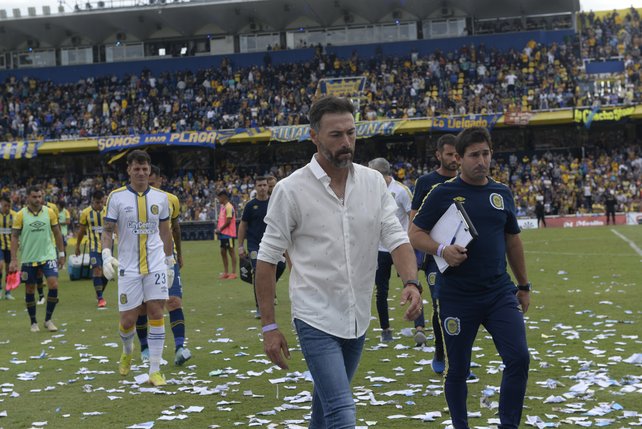 El último acto. El Kily González se fue luego de perder el clásico ante Newell’s.