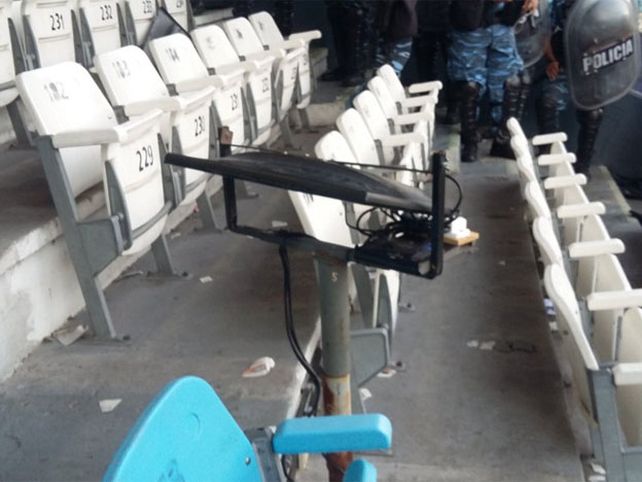 Entretiempo de terror: barras de Racing contra dirigentes del Rojo