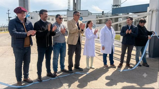 El tradicional corte de cintas marcó el inicio formal de una nueva etapa para la fábrica