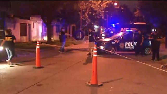 Dos personas que estaban peleadas se encontraron en la calle y uno terminó con un tiro