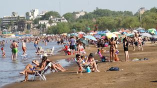 Balnearios. Se vive a pleno el inicio de la temporada turística en la ciudad de Colón.