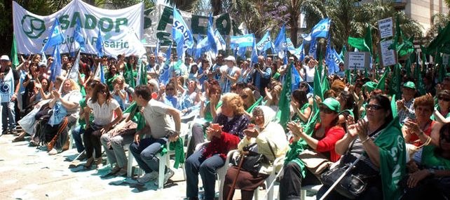 Los docentes privados piden que se adelanten las paritarias