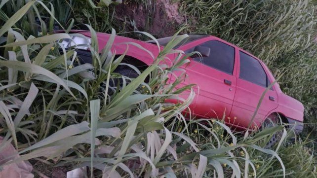 Adolescente de 15 años perdió el control de una camioneta en Paraná y cayó a una zanja. No se registraron heridos.
