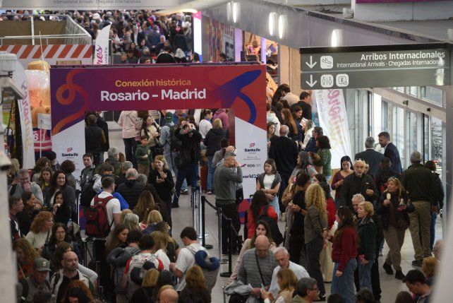 La gente se agolpó en el hall de la terminal aérea