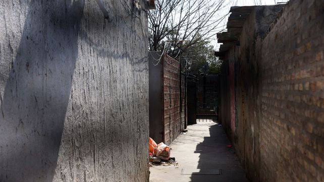 Los sicarios caminaron unos 40 metros hasta quedar ante la puerta de la casa de Hugo Ortiz. Al grito de policía patearon la puerta y lo ejecutaron.