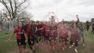 Las chicas de Newells dieron la vuelta olímpica en la visita a Central.