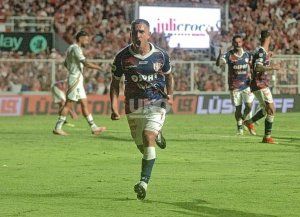 Unión mostró temple y, a puro empuje, rescató un valioso empate sobre la hora ante un tibio Boca