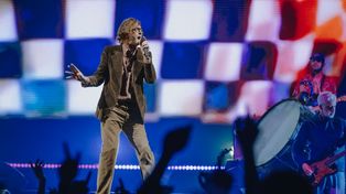 La banda británica Pulp se presentó por tercera vez en Argentina, ante un Movistar Arena repleto.