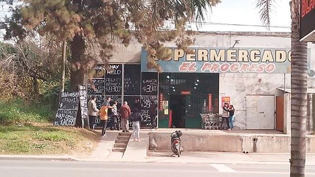 Menores apedrearon supermercado tras intento fallido de robo