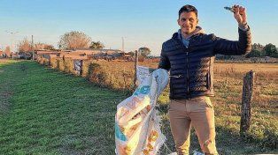 Gabriel Otazo comenzó a retirar la cartelería al otro días de las elecciones Paso en Santa Fe.