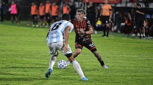 Valentín Pereyra intenta desnivelar ante la marca de Ivo Chávez.&nbsp;