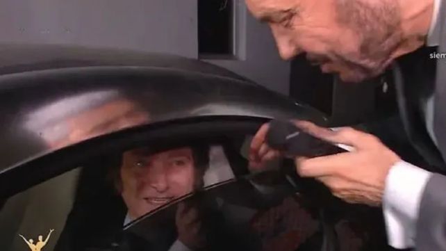 Javier Milei fue a buscar a Fátima Florez al Bailando y Marcelo Tinelli lo encaró en el estacionamiento del estudio donde se graba el programa de América.&nbsp;