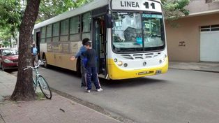 Un colectivero chocó a un integrante del grupo Santa Fe en Bici