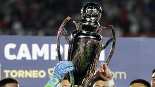 La Liga Profesional de Fútbol incluyó como último recurso al Juego Limpio, que contempla tarjetas amarillas y rojas, como criterio para desempatar en caso de igualdad de puntos.