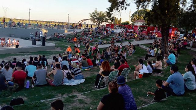 Domingo de circo y música folklórica en el anfiteatro de Santo Tomé