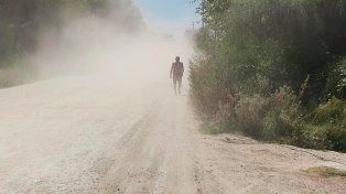 Vecinos de Paraná viven entre nubes de polvo y reclaman pavimento urgente