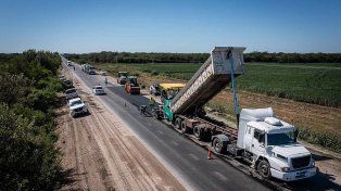 TRABAJO. La obra de repavimentación de la Ruta Provincial 10 presenta un 50 por ciento de avance
