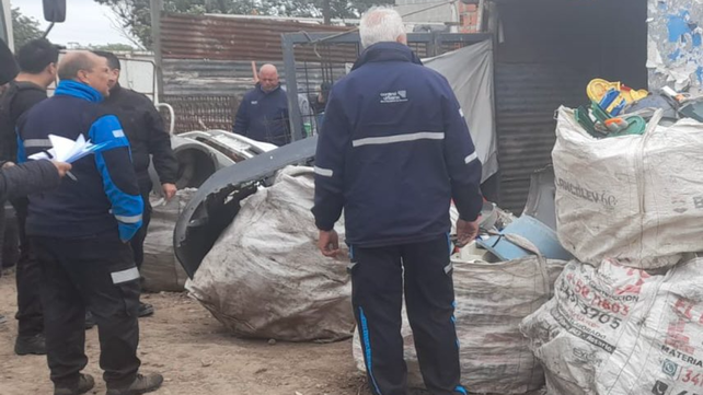 Chatarrería en barrio Arroyito. La Municipalidad y la policía realizaron una inspección y luego se resolvió clausurar el lugar.