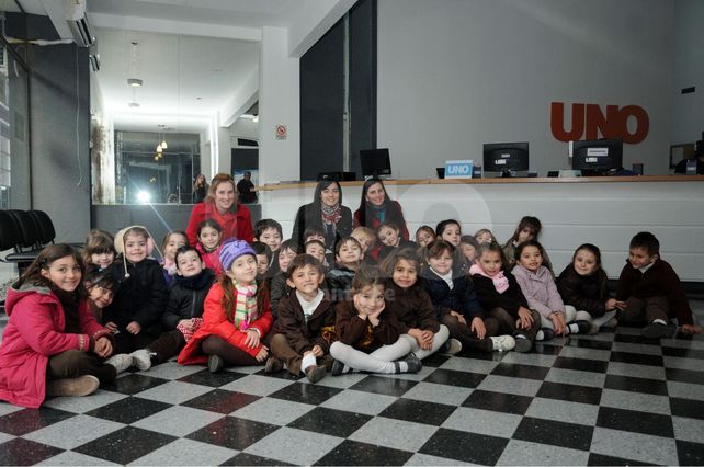 Durante la mañana. Los niños charlaron con trabajadores de distintos sectores del matutino.
