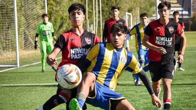 Central y Newells enfrentaron en los clásicos de la Rosarina el domingo. Este viernes se juega la jornada suspendida el sábado.
