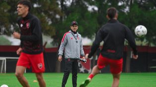 El DT Larriera ya le trasladó a la dirigencia leprosa las necesidades que nota dentro del plantel.