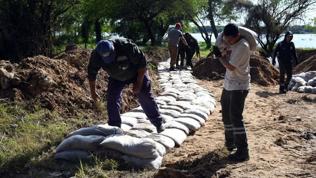Colastiné Sur: refuerzan una defensa de 60 metros y profundizan las tareas de limpieza ante posibles crecidas