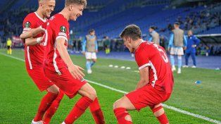 AZ Alkmaar batió a Lazio en la ida de la Liga de Conferencia