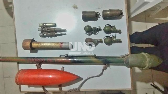 Barrio Villa Hipódromo: la Brigada de Explosivos secuestró granadas y proyectiles de uso militar en una casa.