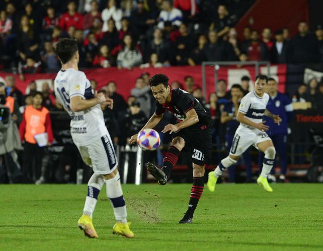 El volante Cristian Ferreira vuelve tras un golpe en el tobillo derecho que lo tuvo a maltraer.
