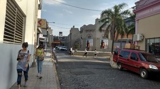 Calor y clima pesado para los vuelven a trabajar al turno tarde en Paraná. Foto UNO.&nbsp;