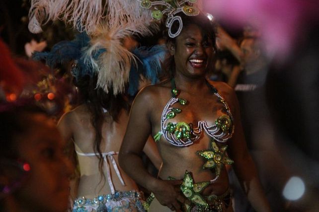 Carnavales: las agrupaciones barriales desataron la fiesta en Costanera Este