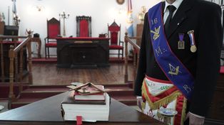 Dicen que son una sociedad filantrópica interesada en el mejoramiento del ser humano, pero desde hace mucho los rumores los asocian a las conspiraciones y los lobbys en las sombras.