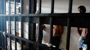 Presos en comisarías: son cerca de 1.700 los reclusos detenidos entre Santa Fe y Rosario