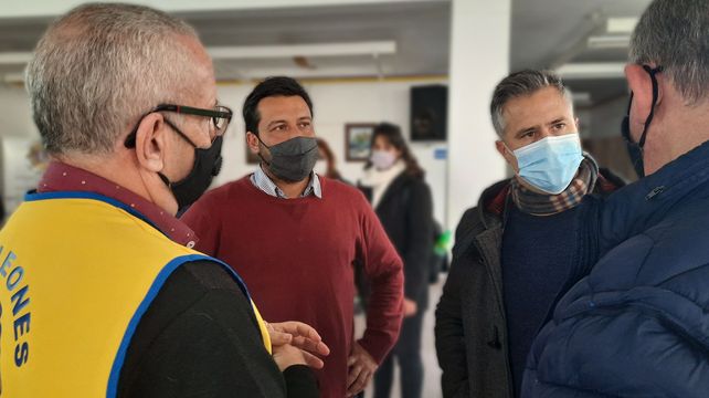 El concejal Rodrigo Alvizo y el Diputado Provincial Leandro Busatto colaboraron con el club de Leones de Santo Tomé