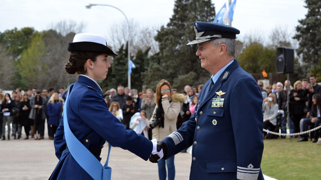 Martina es la tercera abandera&nbsp;que tiene el Liceo Aeron&aacute;utico Militar de Funes que este a&ntilde;o tendr&aacute; su promoci&oacute;n N&ordm; 37.