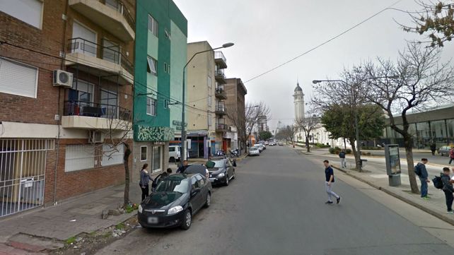 Un hombre fue baleado cuando ingresaba a un hotel de la zona de la Terminal